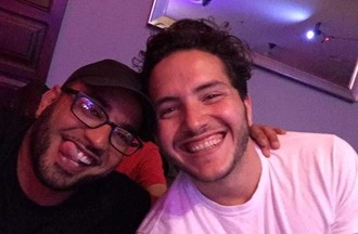 Karim et  l'humoriste suisse Alexandre Kominek