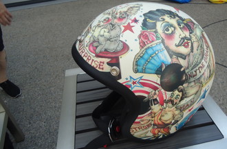 Le casque de Sandra sur le thème du cirque