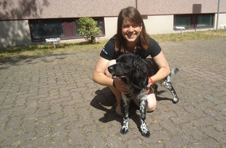 Mireille et son chien Putsch qui est en formation