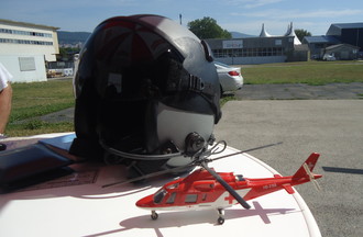 Il fallait nous apporter un hélicoptère miniature