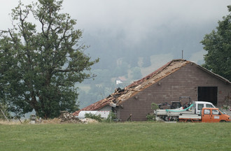 Un toit a subi l'orage sur les hauteurs de La Chaux-de-Fonds