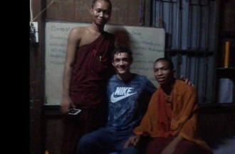 Jean-Baptiste et des amis cambodgiens, photo Jean-Baptiste