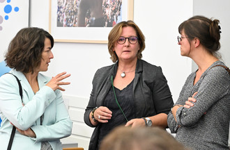 Katia Lehmann (PS), Céline Robert Charrue Linder (Les Verts) et Pauline Godat (Les Verts)