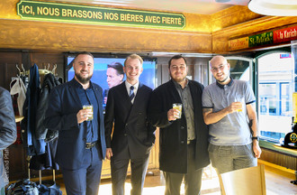 Le président de l'UDC neuchâteloise, Niels Rosselet-Christ, Lukas Räss, Steeven Lerch et Evan Finger au stamm de l'UDC.