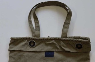 Les créations de Susana avec les anciens sacs de la Poste