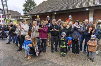  Des bénévoles se sont mobilisés un peu partout dans le canton de Neuchâtel pour le Téléthon. Ici au Landeron. (Photo : Bertrand Pfaff)