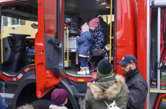  Des bénévoles se sont mobilisés un peu partout dans le canton de Neuchâtel pour le Téléthon. Ici au Landeron. (Photo : Bertrand Pfaff)