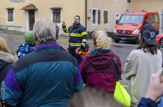  Des bénévoles se sont mobilisés un peu partout dans le canton de Neuchâtel pour le Téléthon. Ici au Landeron. (Photo : Bertrand Pfaff)