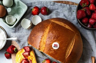 Tartines de cuchaule à la fraise et yogourt