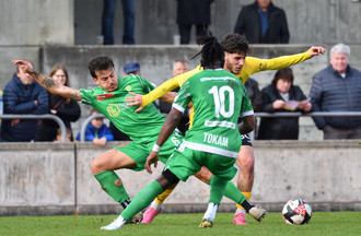 Altin Shala tente de se défaire de deux adversaires