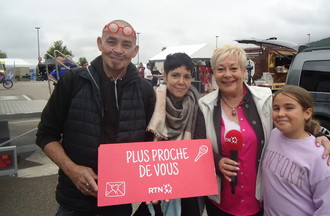 Roland Isabelle et leur fille Inaya les participants du jeu: des paroles une chanson