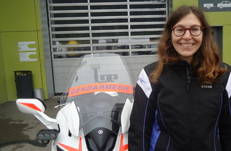 Corinne qui a relevé notre défi en apportant une veste de moto