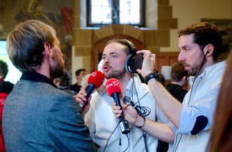 Fabien Fivaz interrogé par Adrien Juvet et filmé par David Sanchez.