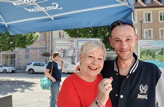 Sébastian qui a relevé le défi en apportant un objet lié au Canada