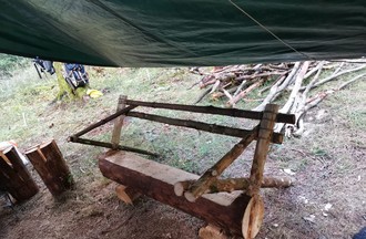 Fait avec du bois récupéré au sol