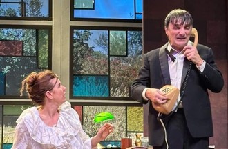 Carine et Pierre Aucaigne dans la pièce JO