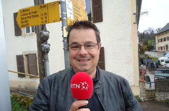 Stéphane le participant du jeu: des paroles une chanson
