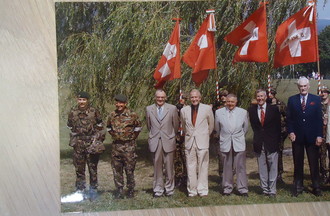 Jean-Claude est le premier militaire à gauche 