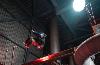 Le traceur Maxime professionnel de parkour
