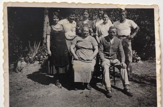  Emile, son épouse et quelques enfants en 1921