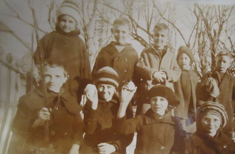 Au Locle des enfants dans la neige
