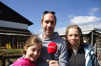 Steve et ses filles Belynda, Océane, le gagnant du jeu: portrait chinois