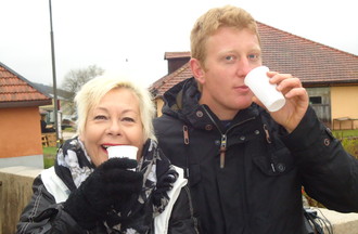 Dégustation de l'eau ferrugineuse et sulfureuse