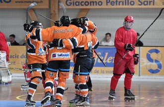 La finale de la Coupe d'Europe U19 d'inline hockey entre Rossemaison et Copenhague