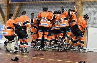 La finale de la Coupe d'Europe U19 d'inline hockey entre Rossemaison et Copenhague
