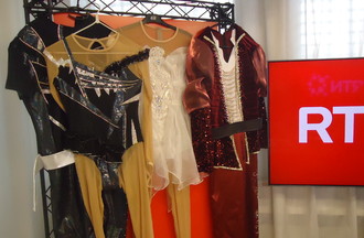 Les nouveaux costumes de Joé pour ses prochaines compétitions 