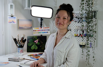 Rachel dans son atelier