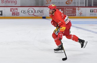  Marco Pedretti s'apprête à mettre en danger le gardien.