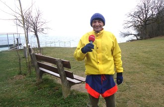 Daniel a relevé notre défi en apportant un maillot de bain 