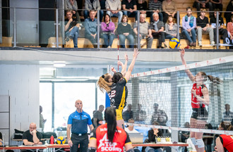 Lisa Alessi et Sandrine Giroud au contre