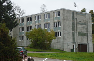   Le bâtiment d'échanges scolaires