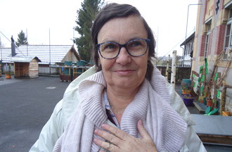 Jocelyne qui a relevé le défi avec son alliance, jeu de mots avec Bout de vie lié