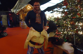 Fabio enfillant le costume d'Obélix