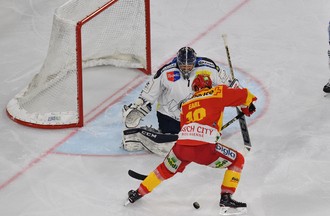 Robbie Earl face à Benjamin Conz