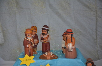 Crèche péruvienne dans une vitrine à Bassecourt