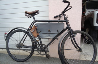 Le fameux vélo militaire de Dominique