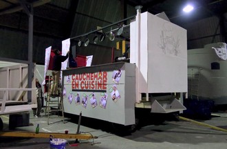 Construction de chars de carnaval