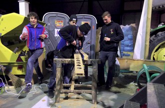 Construction de chars de carnaval