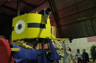 Construction de chars de carnaval