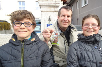 Cédric et ses enfants Justine et Aurélien ont relevé le défi en nous apportant un lapin en chocolat