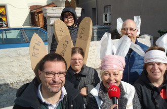 Laurence la dame à droite est la gagnante du jeu: portrait chinois
