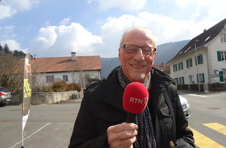 Claude-Alain le participant du jeu: des paroles une chanson