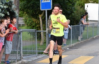 Livien Monti grimpe sur le podium de cette Grande Finale malgré une chute (photo : Georges Henz)