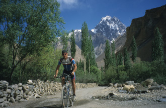 Au Pakistan le long de la Karakorum Highway au pied des 8'000 mètres