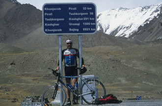 Le sommet du col du Khunjerab à 4700 mètres, marque la frontière entre le Pakistan et la Chine
