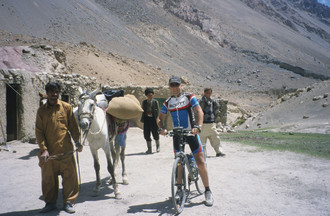 A Sost au Pakistan Jean-Phi est accueilli par les villgeois